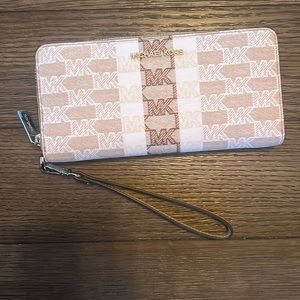 NWT  Michael Kors Jet Set Travel Large Continental Wallet with Removable Strap